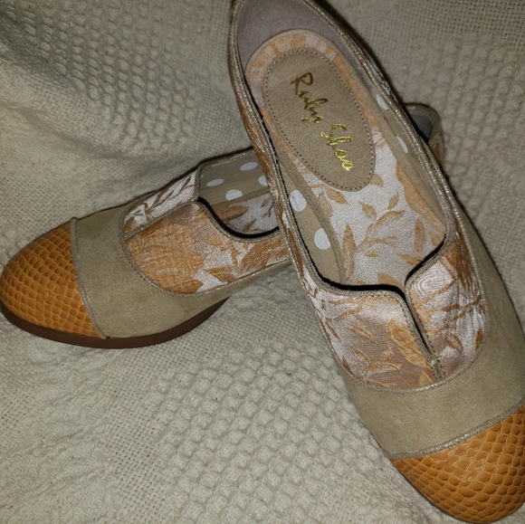 Ruby Shoo - Picture 5 of 8